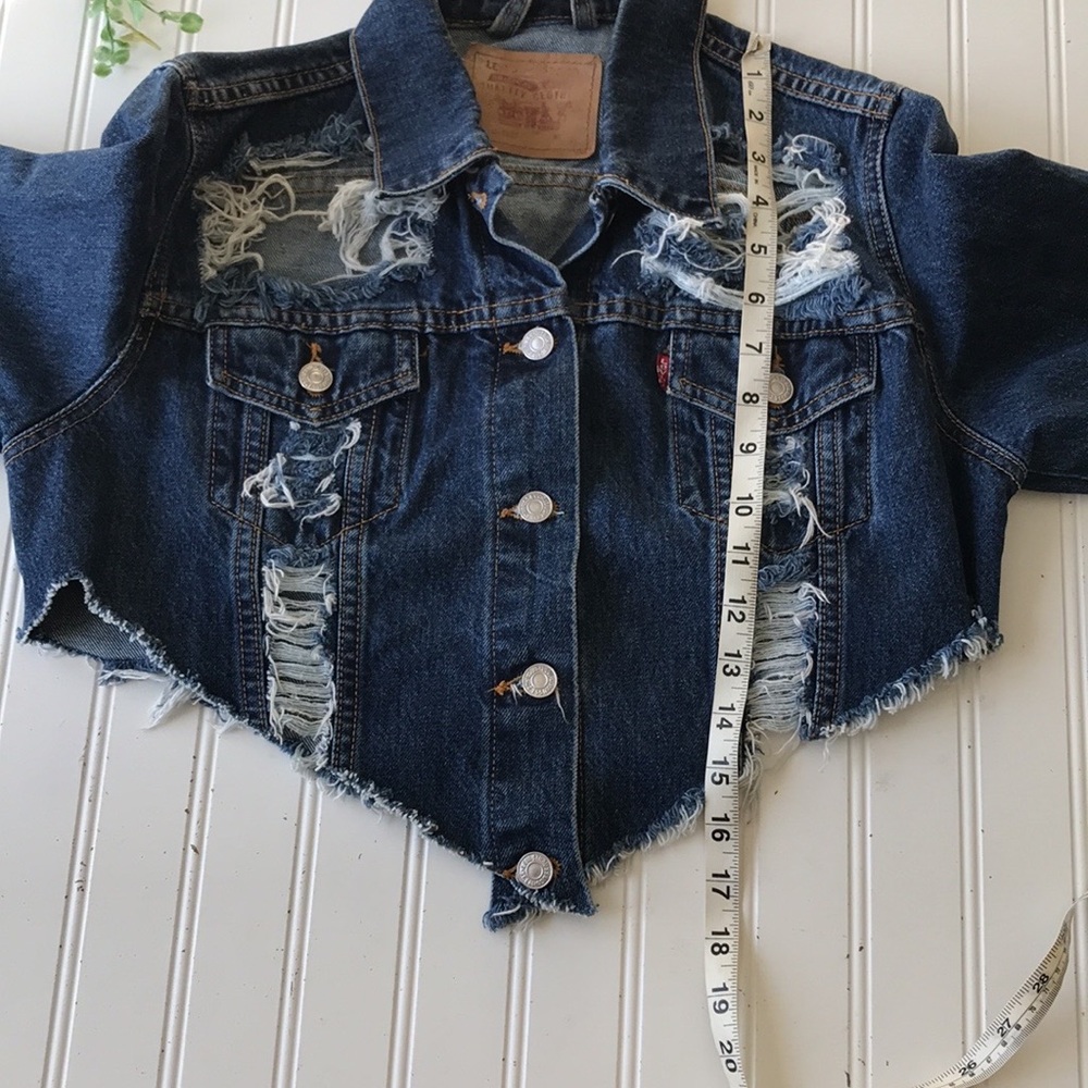 Levi’s distressed denim Jean blue jacket - Picture 7 of 10
